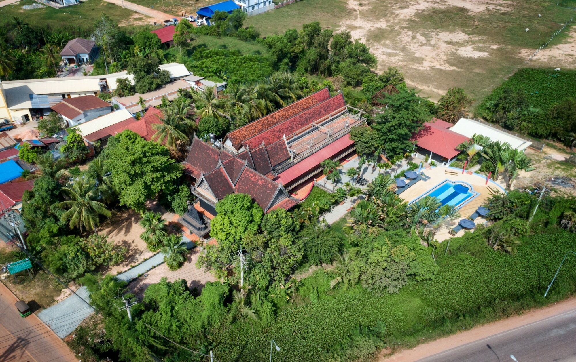 Barefoot Backpacker Resort Сием Реап Екстериор снимка